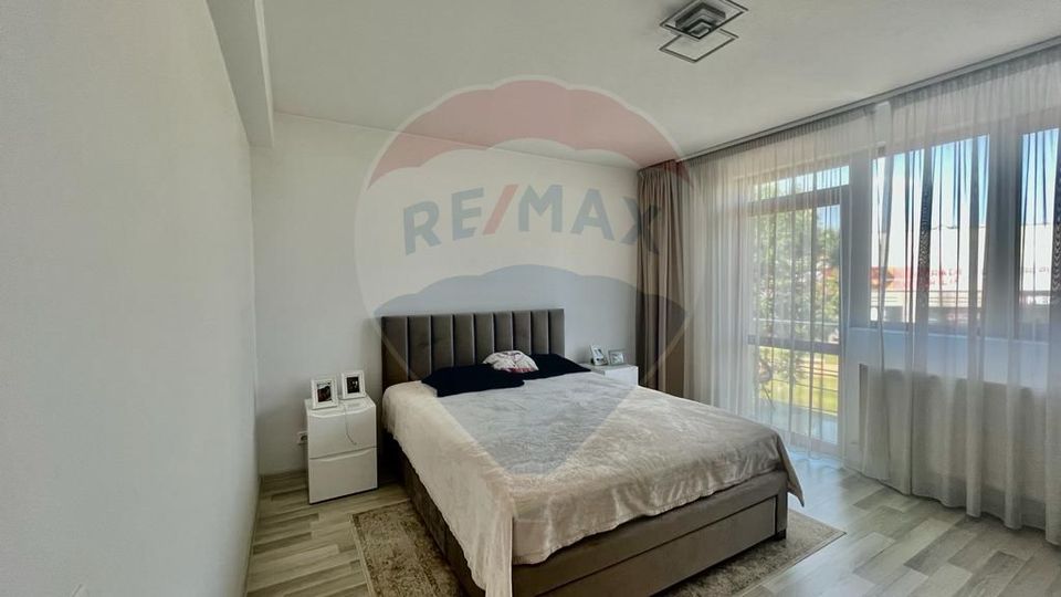 Apartament cu 3 camere si balcon - zona Bd. Laminorului