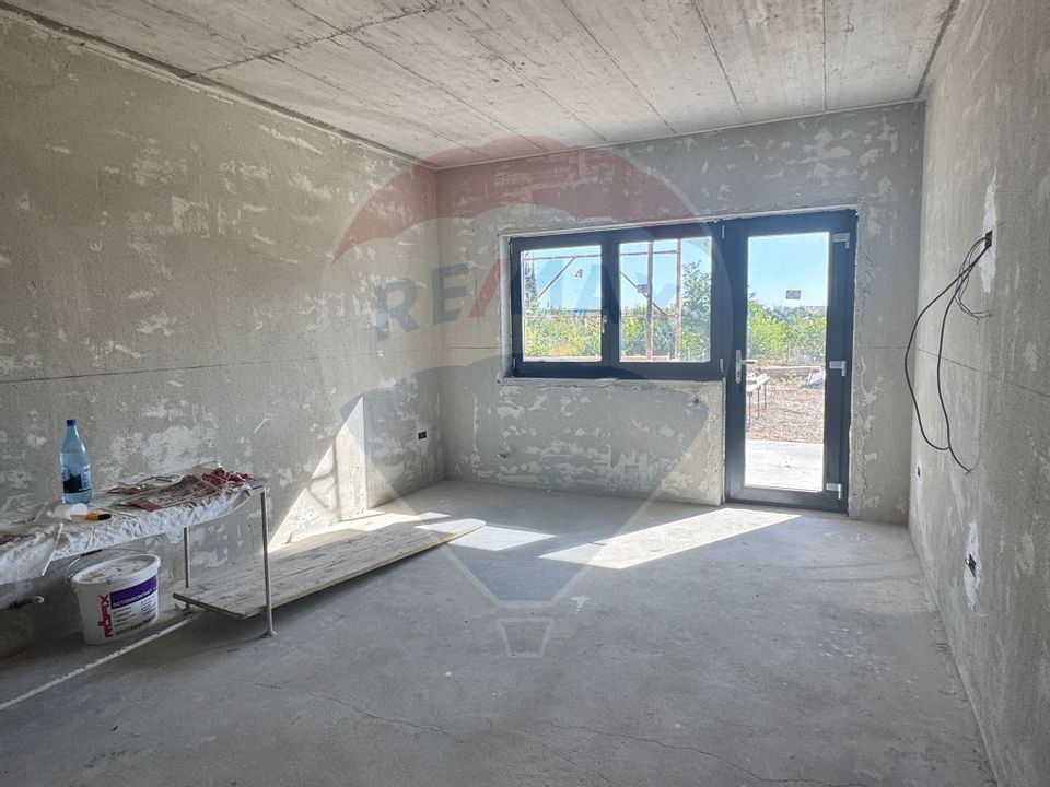 5 room House / Villa for sale, Est area