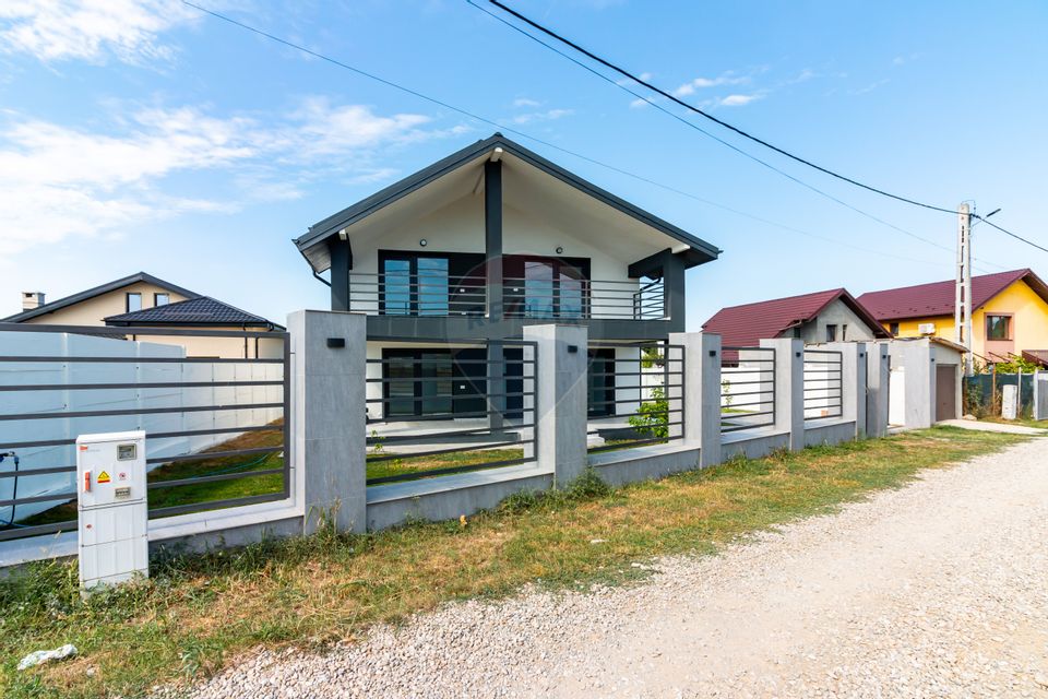 House / Villa in Balotesti, near the lake, street with new houses