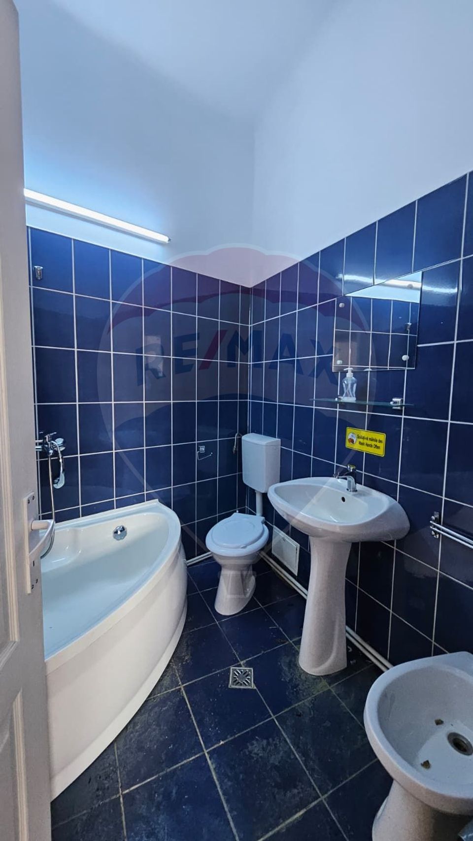 120sq.m Commercial Space for rent, Ultracentral area