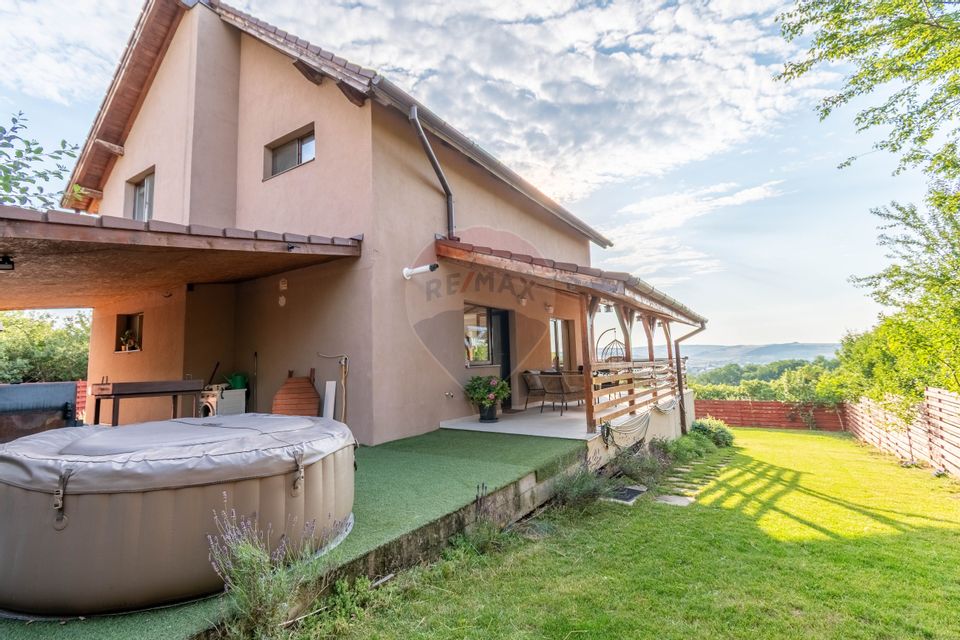 Casa de vanzare, Jucu de Sus teren 811mp, 4 Camere, 2 Bai, Priveliște