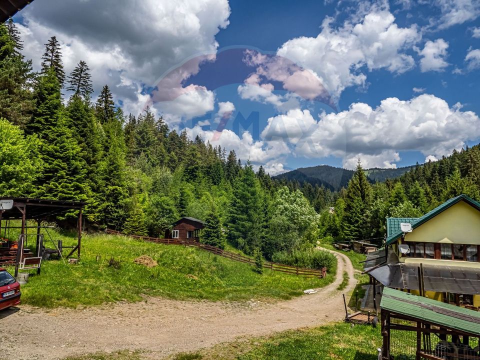 Vila / Pensiune cu 20 camere de vânzare în Câmpulung Moldovenesc, SV