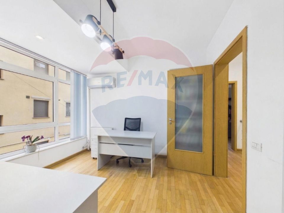 Office space in apartment 105 sqm for sale in P-ta Unirii area