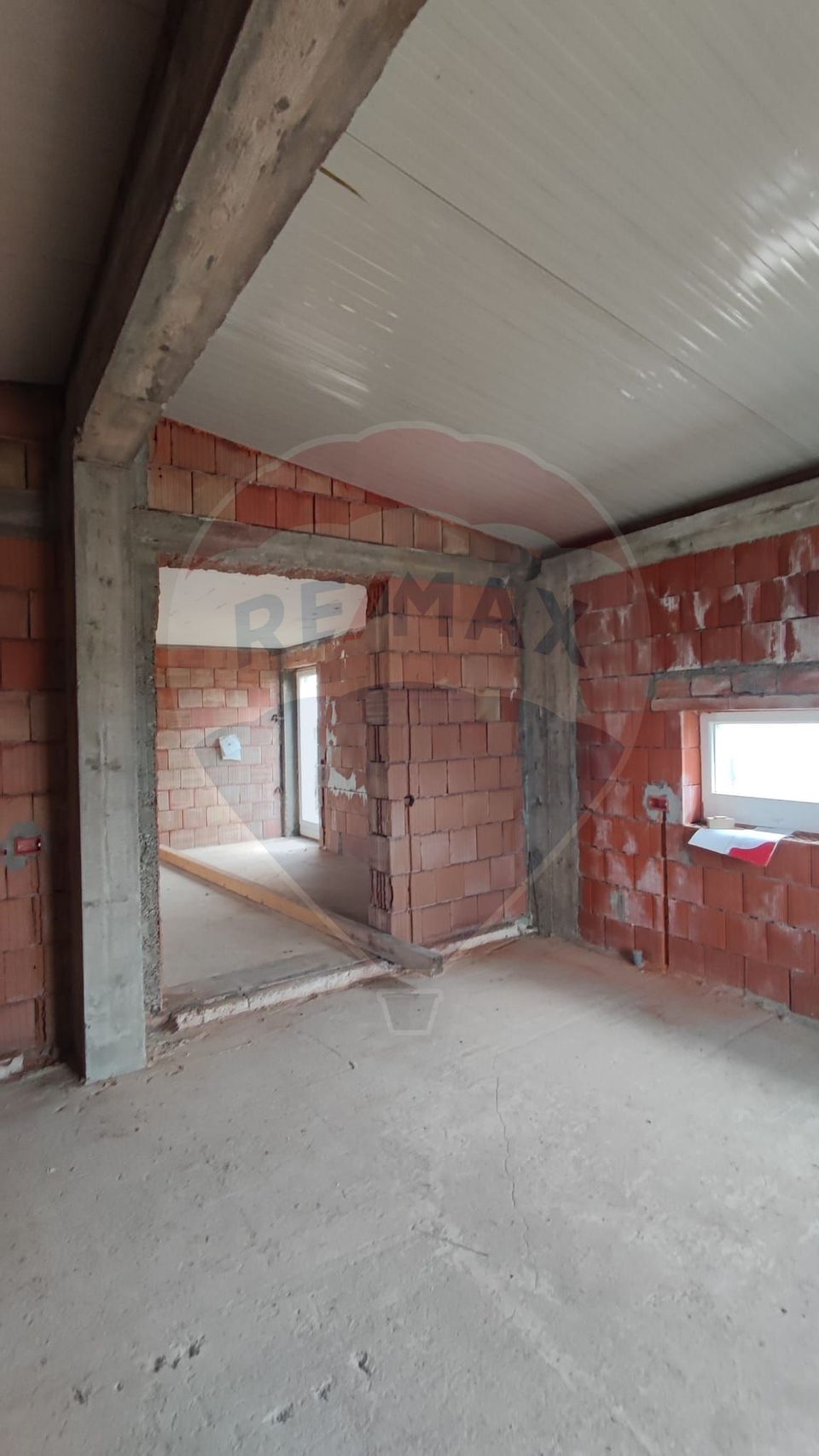 Casă cu mansarda de vanzare Osorhei, 8 km de Oradea