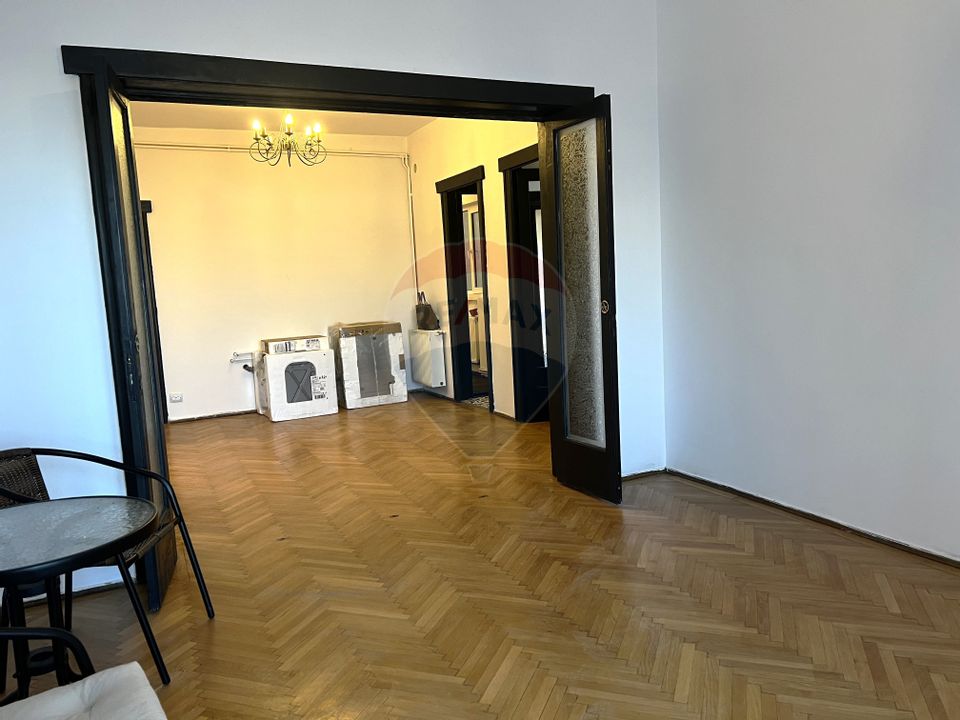 Apartament cu 5 camere de închiriat în zona Universitate