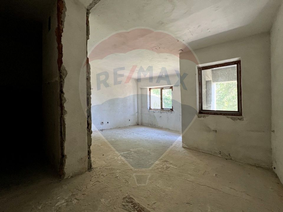 Hotel-bază de tratament, edificat în zonă cu ape sulfuroase