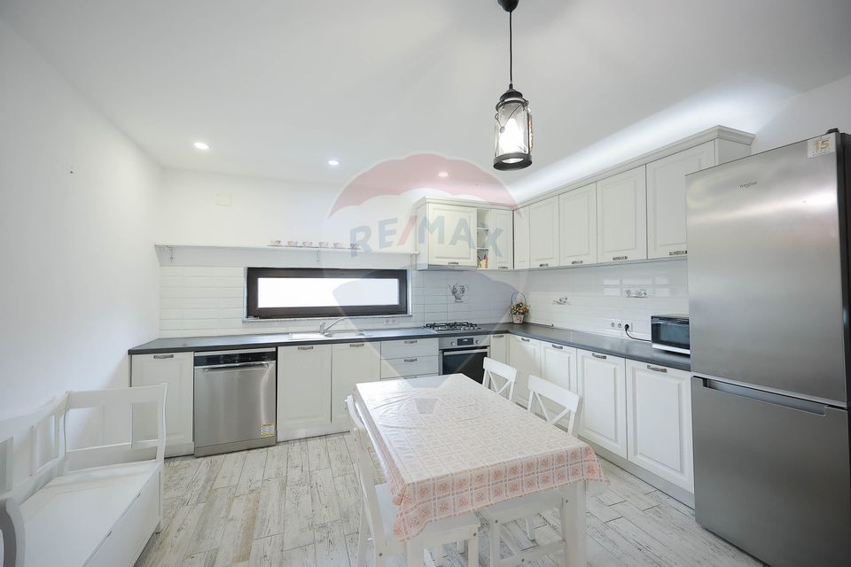 4 room House / Villa for sale, Episcopia Bihorului area