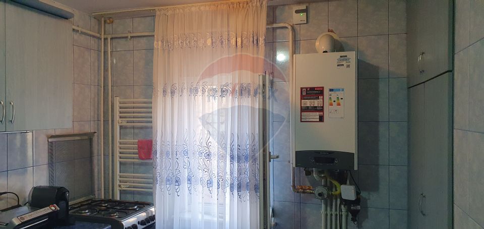 Apartament cu 3 camere de vânzare în zona 1 Mai
