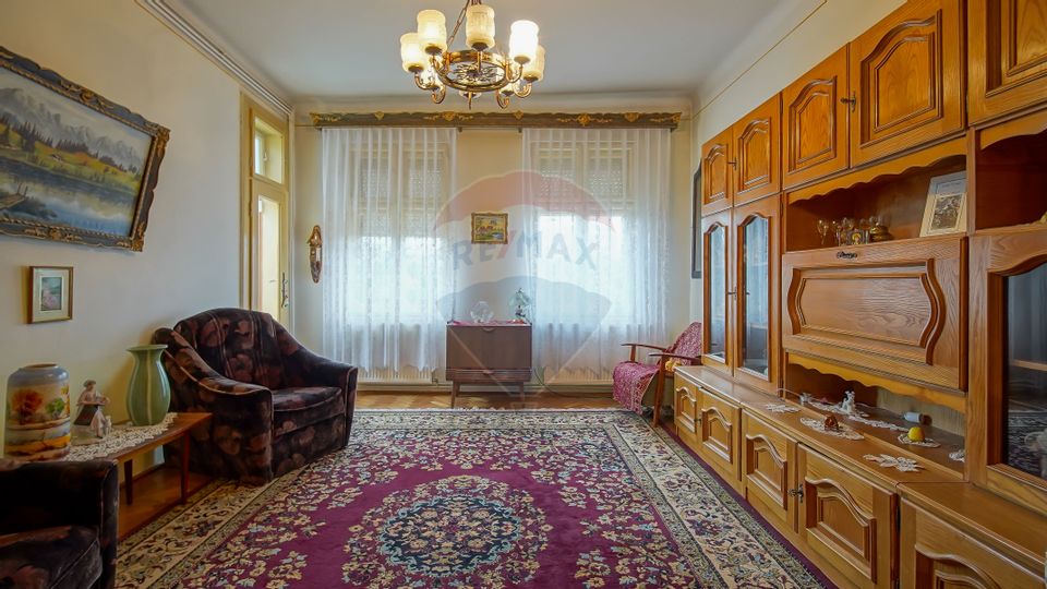 Casă / Vilă cu 5 camere de vânzare în zona Schei, Cotun 9