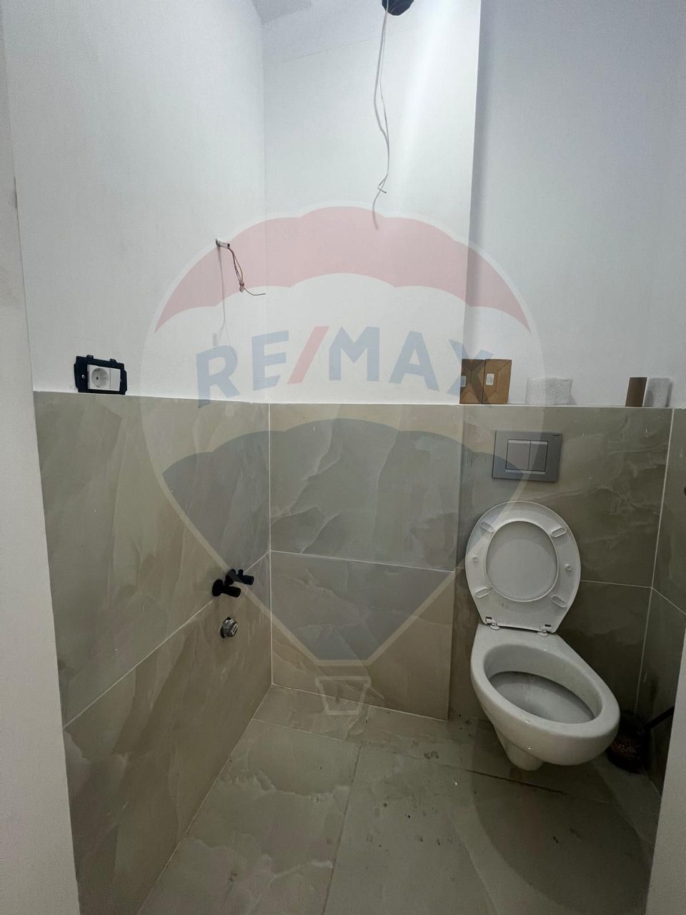 Apartament cu 3 camere de vânzare în zona Micalaca