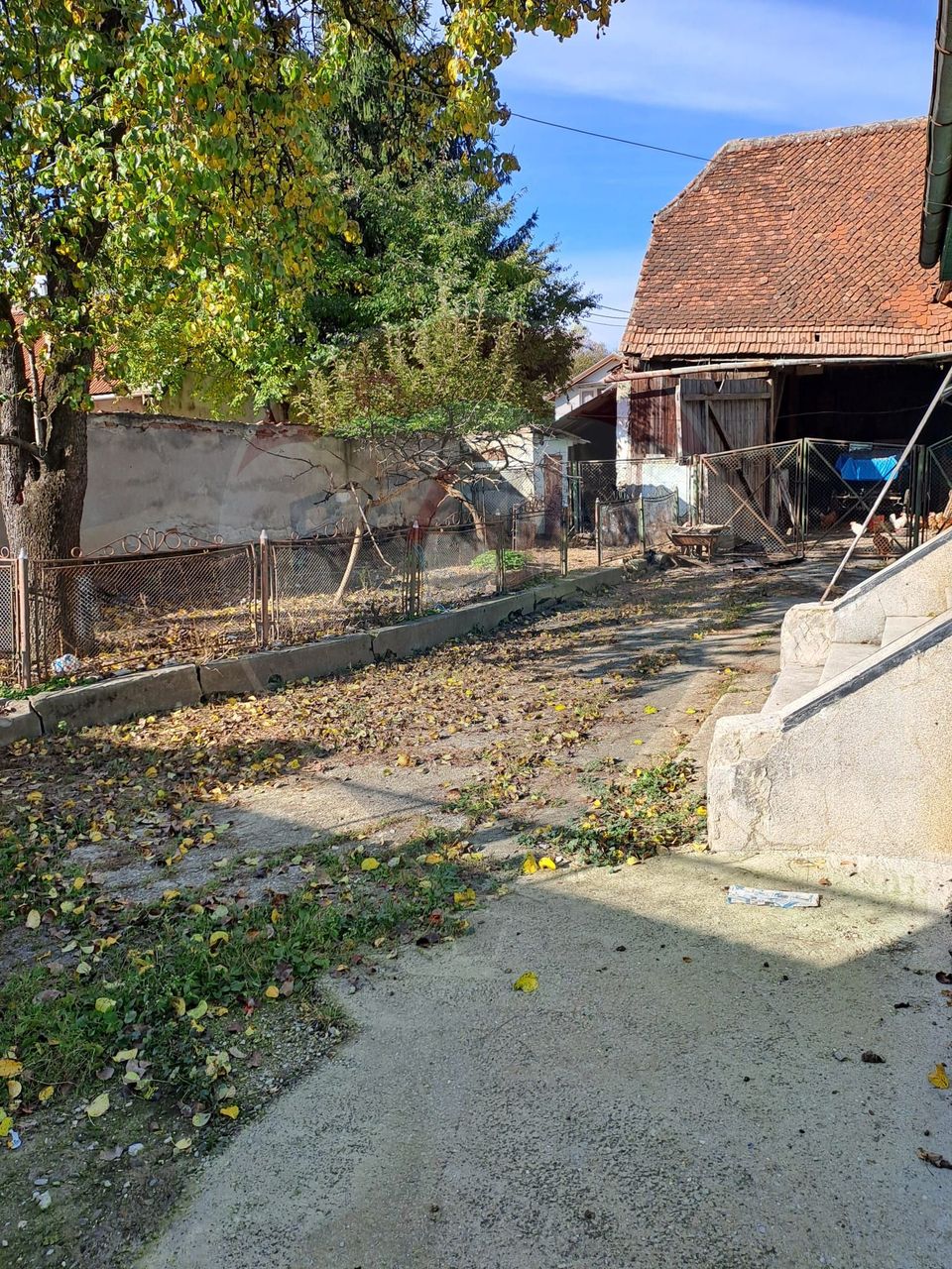 Casă / Vilă de renovat cu doua fronturi stradale