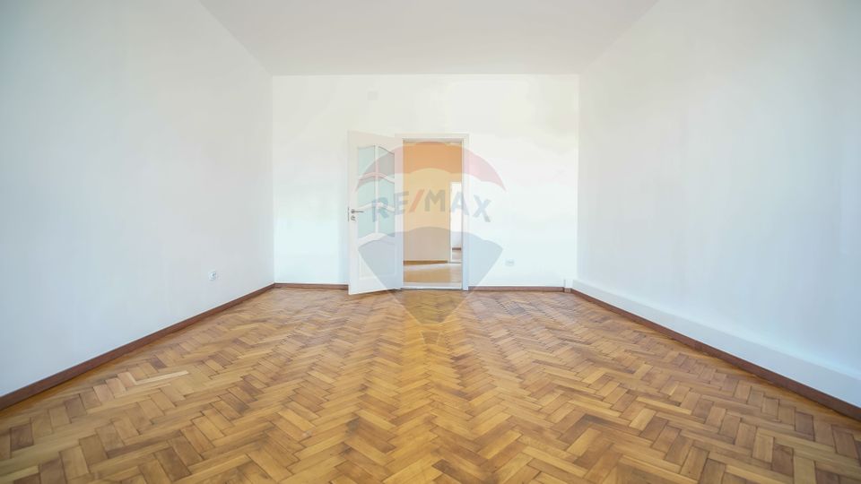 Apartament generos și luminos, la casă, Str. Iuliu Maniu, Brașov