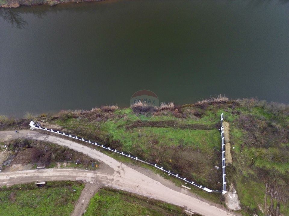 Teren intravilan de vanzare cu deschidere la lac, Branesti