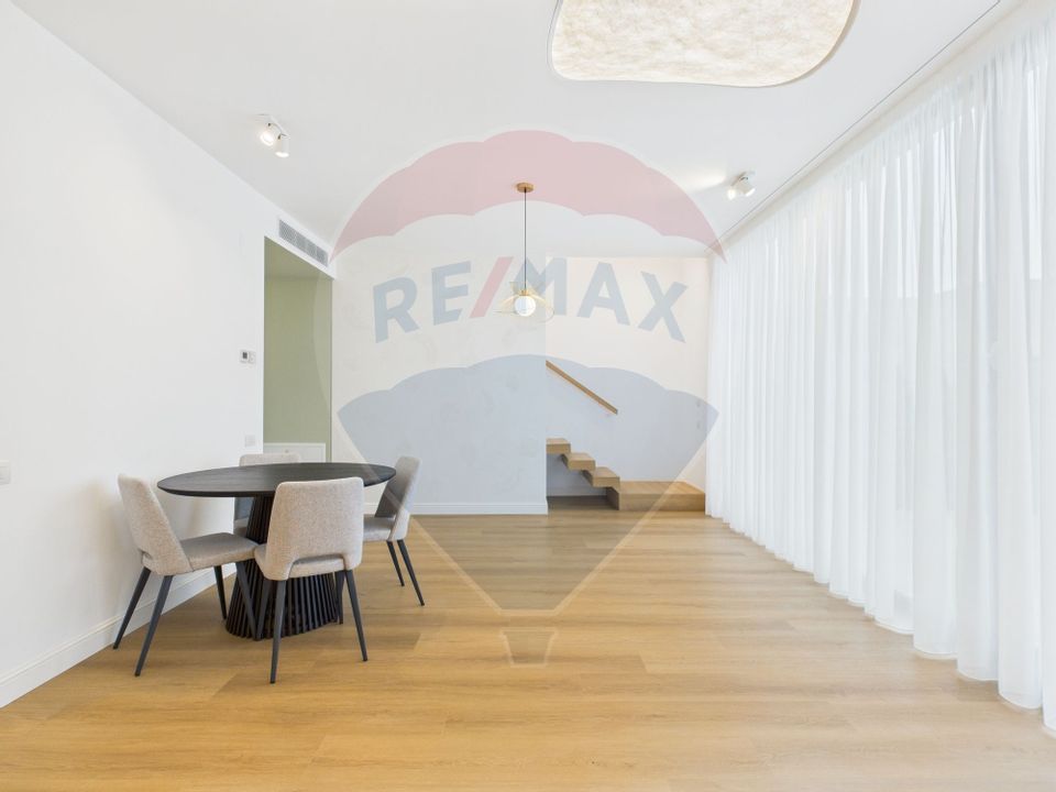 Vila luminoasa cu 4 camere si panouri solare in Amber FOREST Tunari