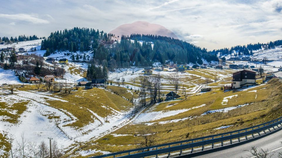 Teren intravilan CU PRIVELISTE DE POVESTE- Fundata- Romania