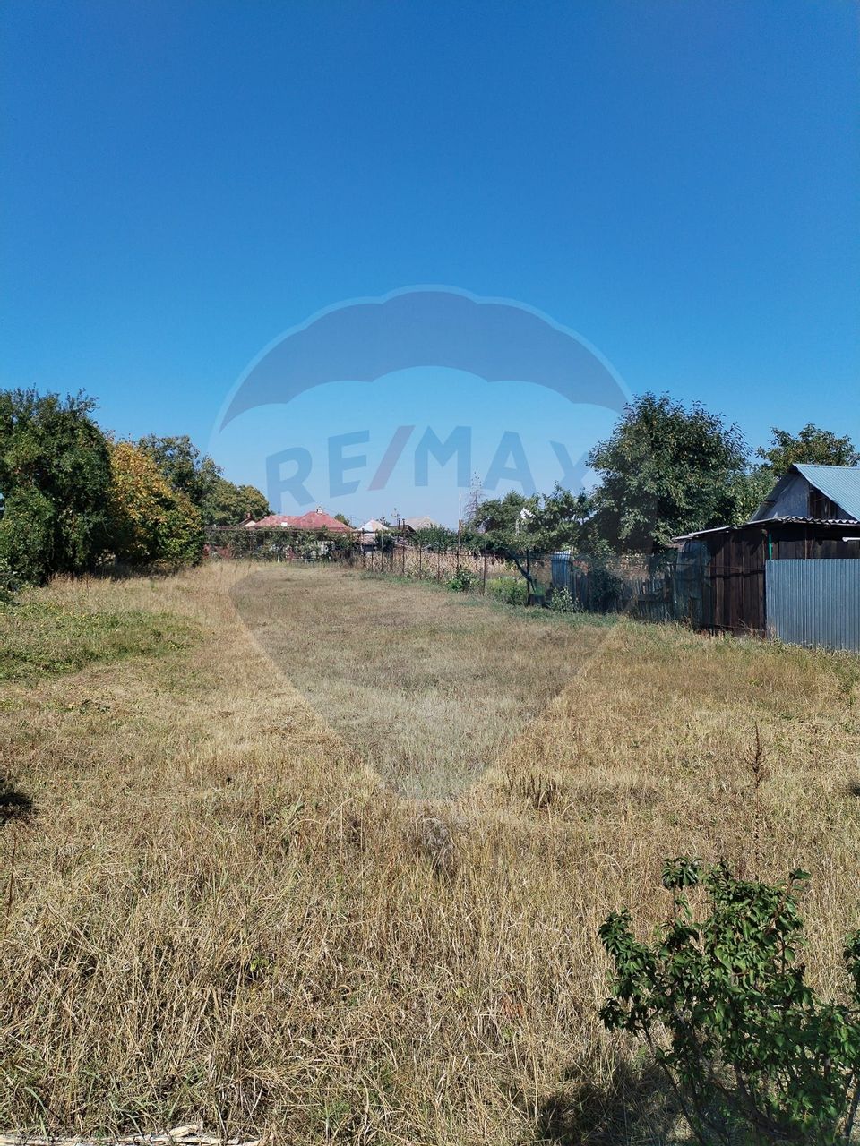 Land 1,035sqm Roznov / Strada Șes