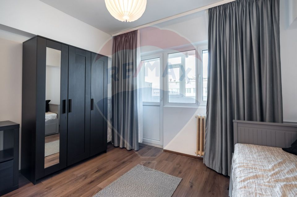 Apartament cu 3 camere de vânzare în zona 1 Mai