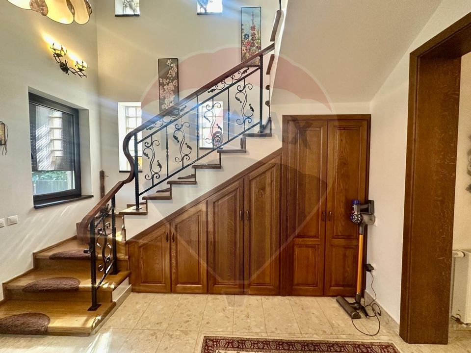 6 room House / Villa for sale