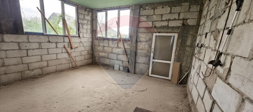 Casă si teren de vânzare in Crevedia