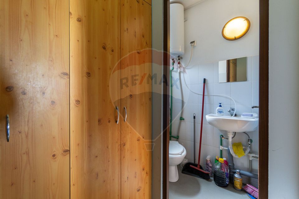 98sq.m Commercial Space for rent