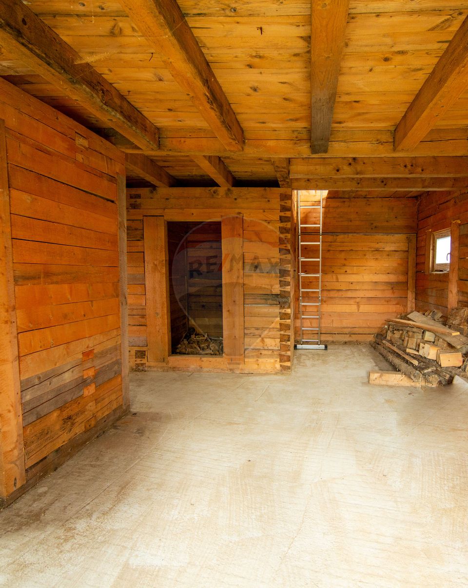 Duplex spațios – oportunitate pentru dezvoltatori sau două familii