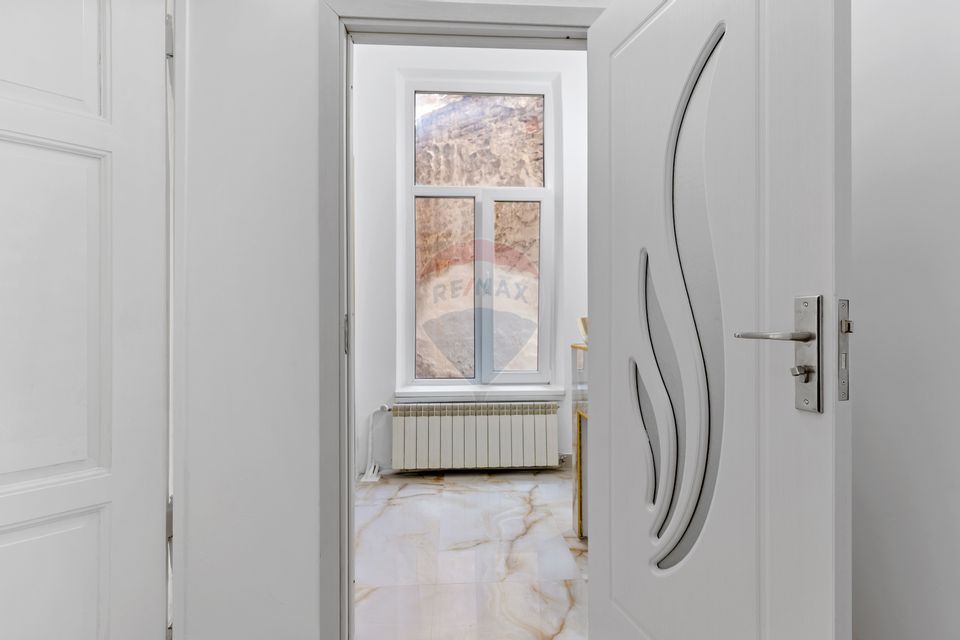 Apartament 3 camere, nemobilat, prima inchiriere-central