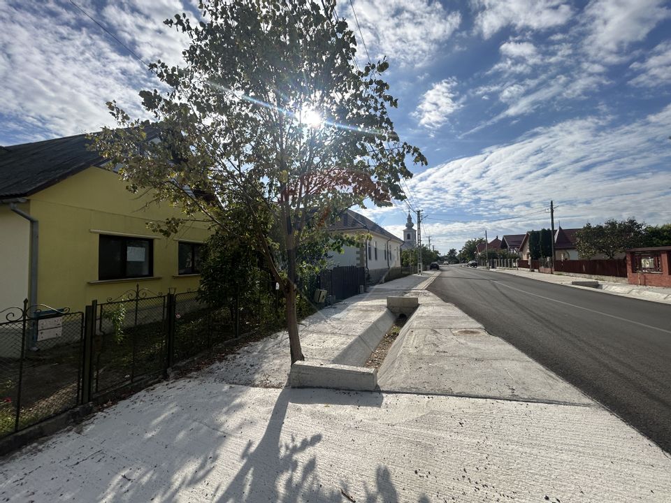 Casa - sura cu 16 ari teren de vânzare în Buşag