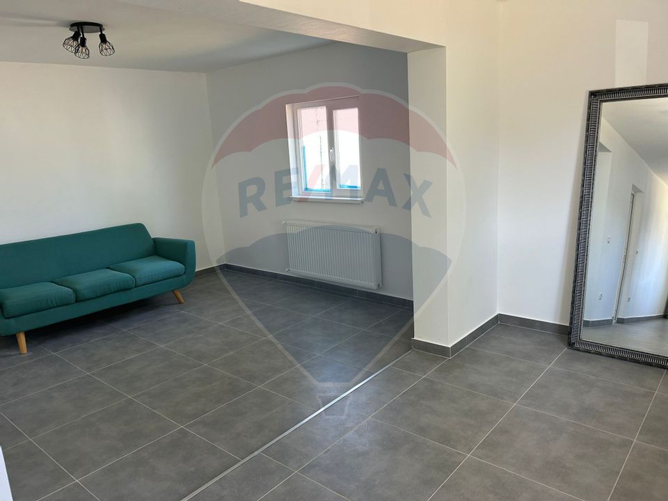 Casă renovată cu 4 camere în Urechești