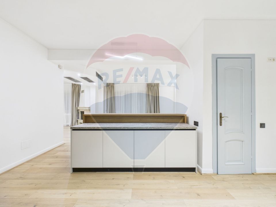 Casă / Vilă Pipera  cu 7 camere de închiriat