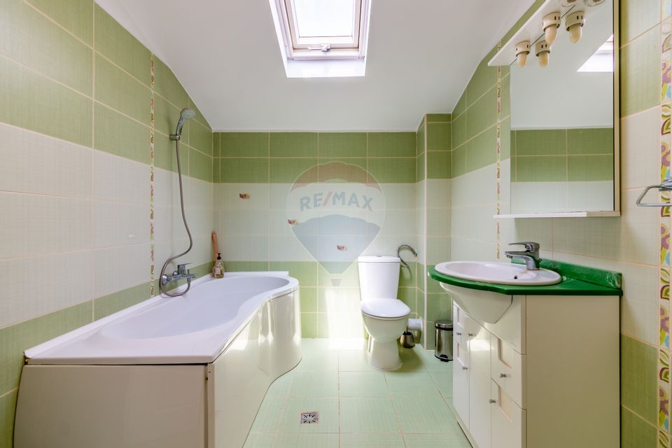 Casă / Vilă în zona Odai, Otopeni, strada privata