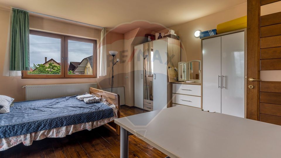 Casa cu 6 camere de vanzare, zona Centrala, Huedin