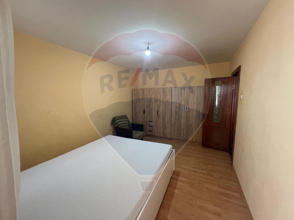 Apartament 3 camere în zona Sud-Vest ROMPETROL