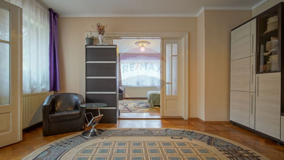 Casa individuala cu doua corpuri, teren 1000mp