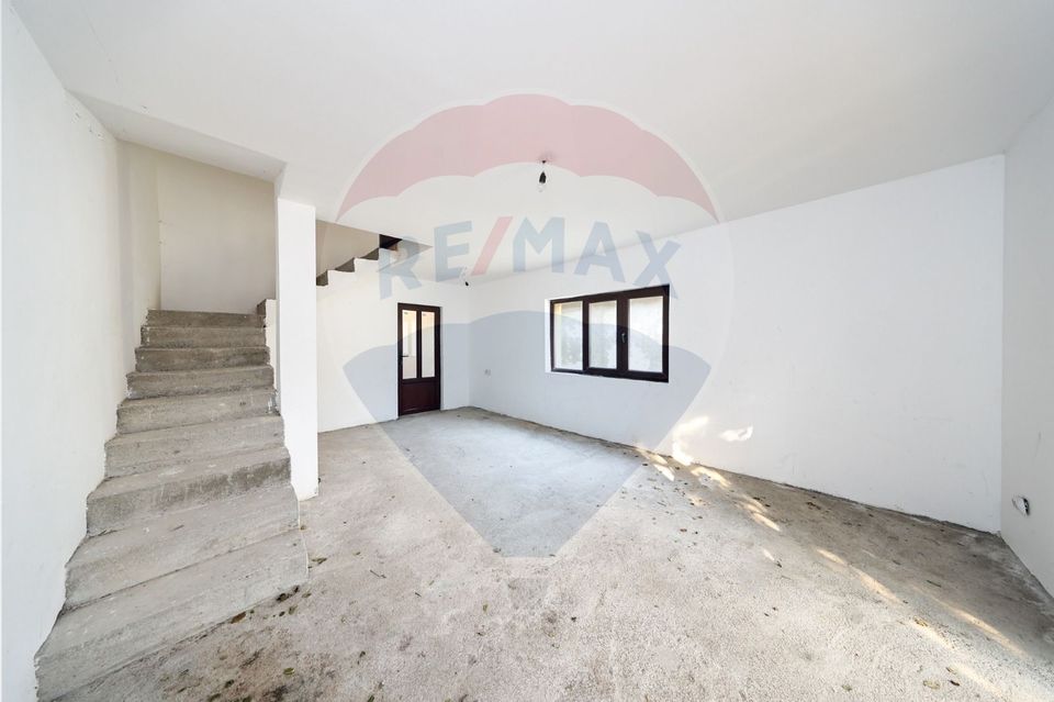 Vilă cu 3 camere de vânzare în Sacele