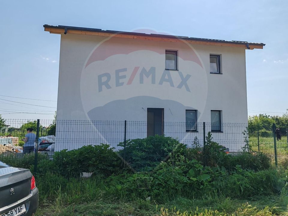 House / Villa with 4 rooms for sale Sabareni