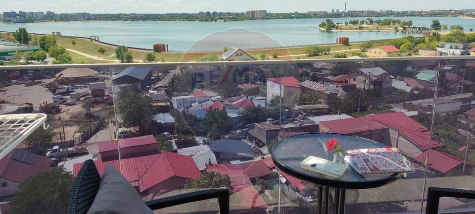 Apartament cu vedere spectaculoasa spre lac in Aqua City