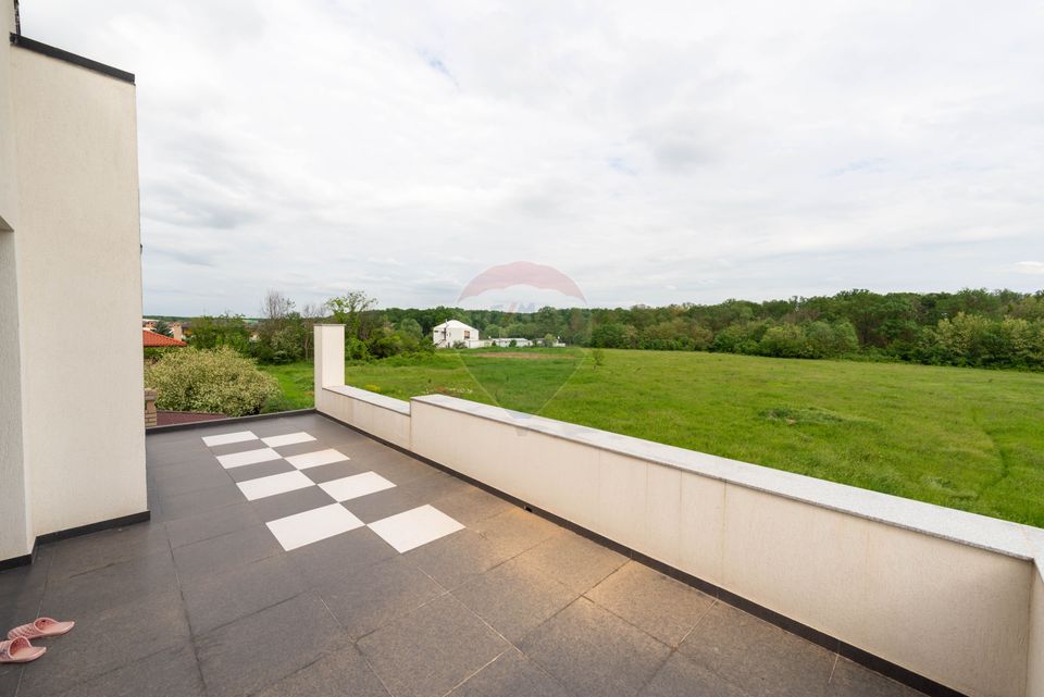 House - Villa 4 rooms in Pantelimon Magic Lake, Cernica forest