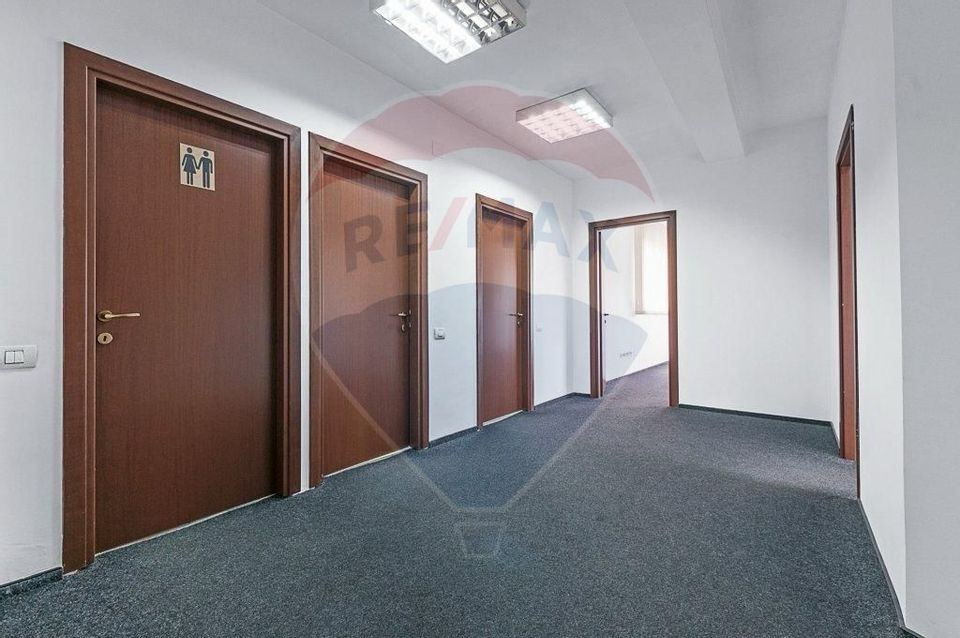 Office space of 720 sqm for sale in Lizeanu area - yield +8%