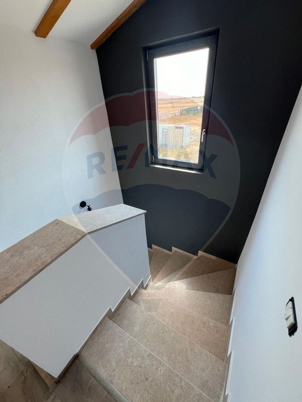 Casă / Vilă cu 5 camere de vânzare în zona Exterior Nord