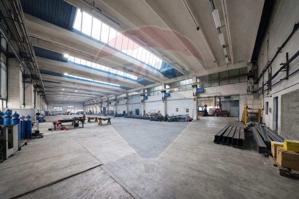 HALA INDUSTRIALA 3.072 MP CU POD RULANT LANGA AEROPORT BRASOV