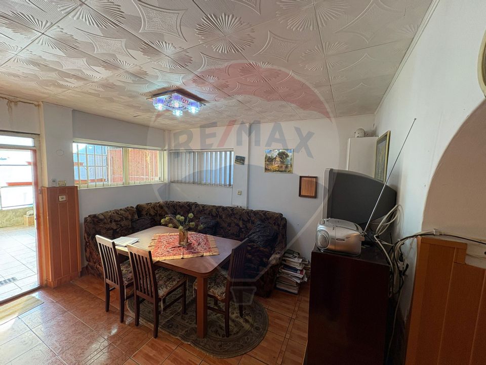 4 room House / Villa for sale, Est area