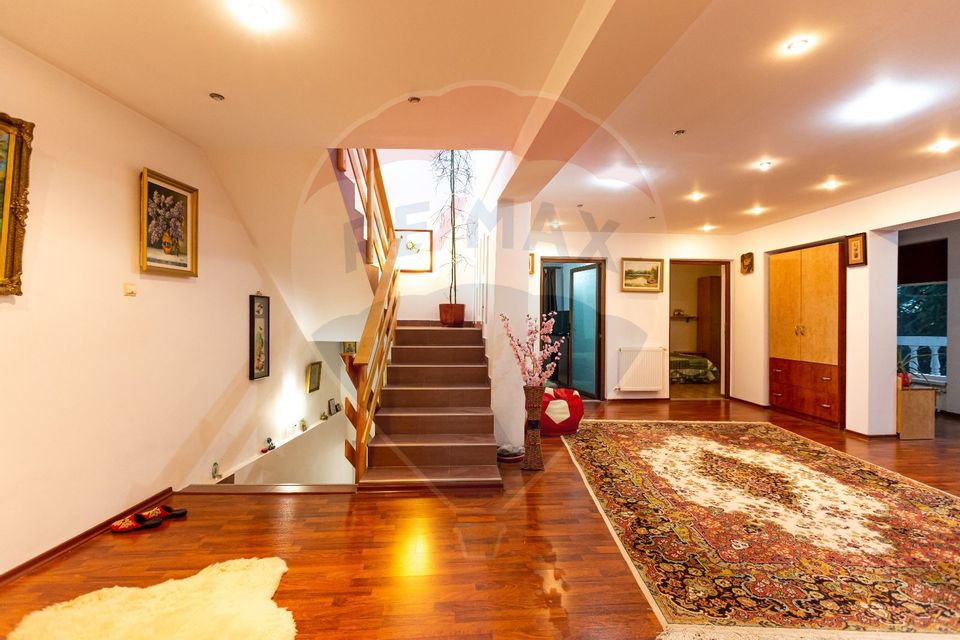 4 room Hotel / Pension for sale, Calea Moldovei area