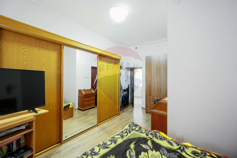 Casă la curte cu garaj privat, ultracentral, Dunărea Nr. 9, de vânzare