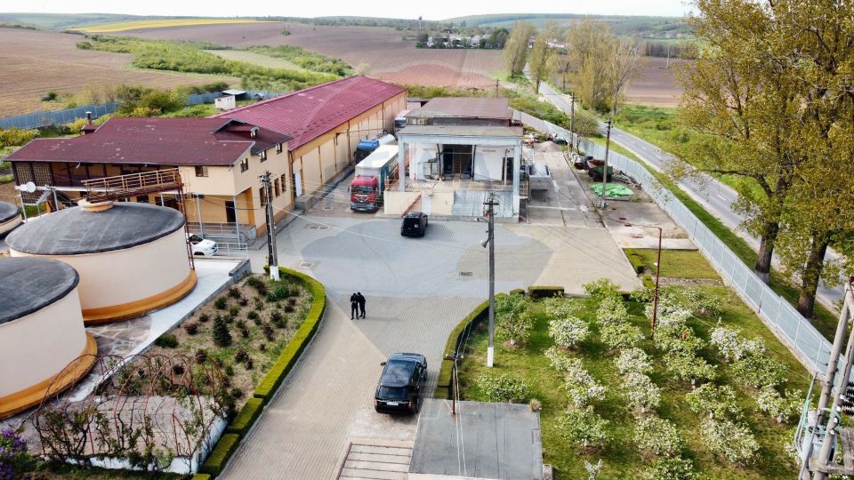 2,800sq.m Commercial Space for sale