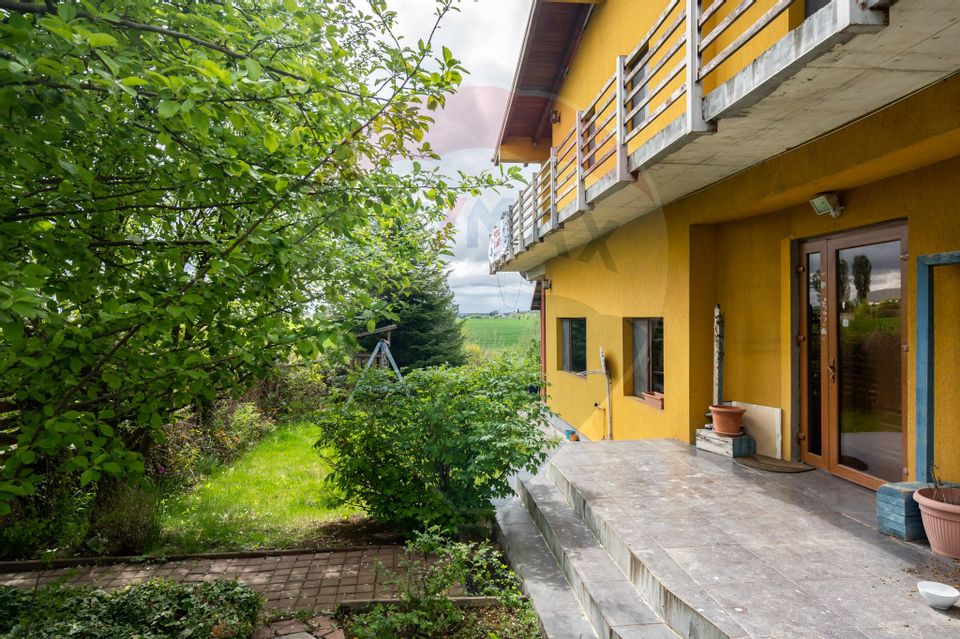 House / Villa with 5 rooms for sale Izvorani near the forest