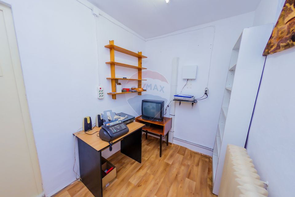 190sq.m Commercial Space, Central area