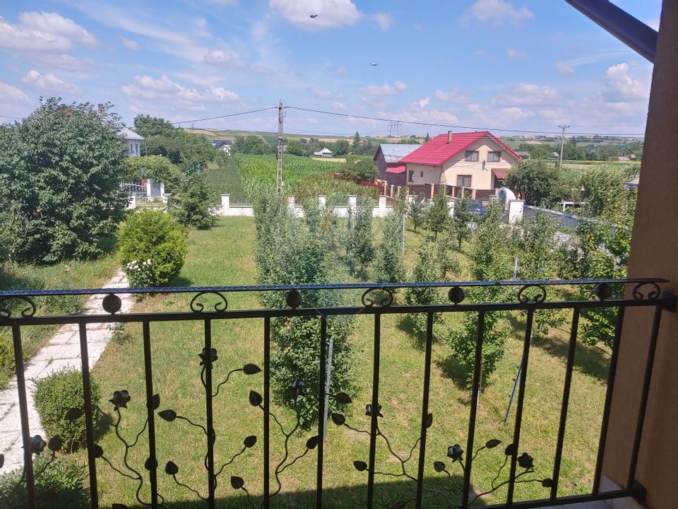 Casă / Vilă de lux cu 5 camere de vânzare în Vadu Moldovei, Suceava