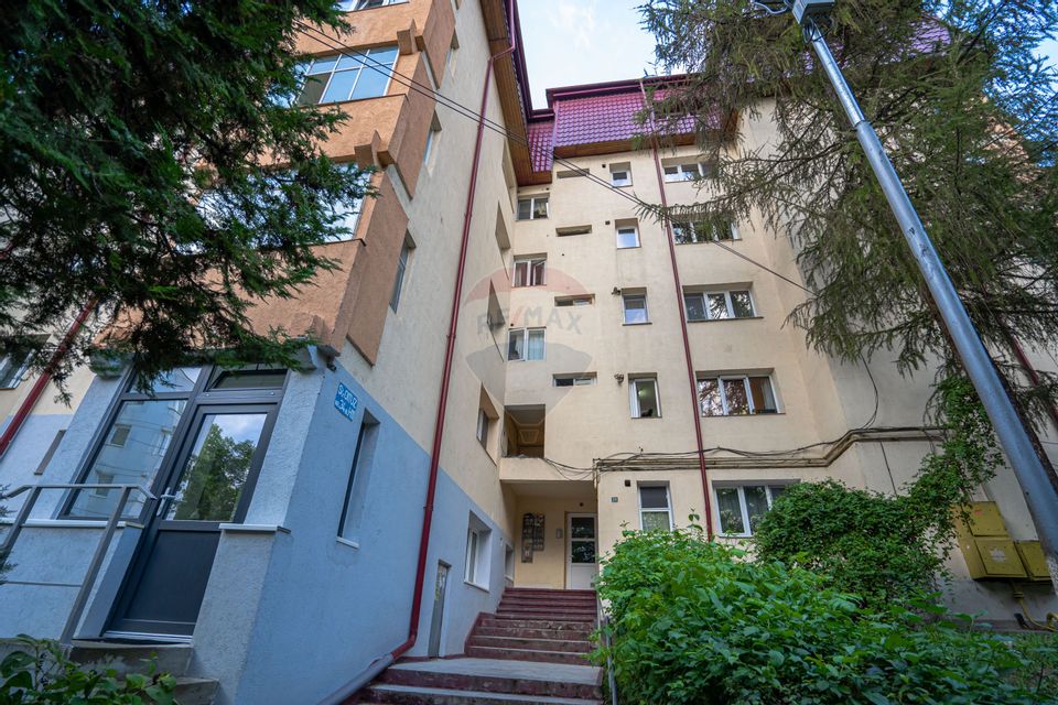 OCAZIE! Apartament cu 4 camere pe două nivele utilat şi mobilat