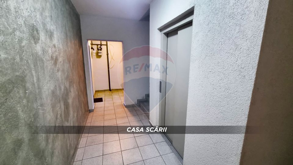 Apartament 3 camere de închiriat bloc nou lift în zona ultra Central
