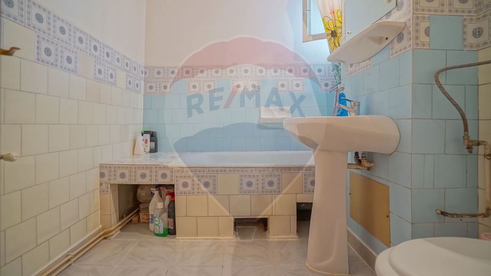 Apartament cu 4 camere de vânzare în zona Racadau